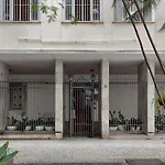 PERFEITO 2 Quartos a pé Praia de Copacabana, wifi, ar, lavanderia e cozinha completa